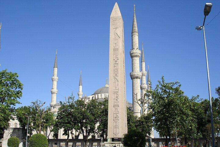 イスタンブール旧市街ツアーアヤソフィア、ブルーモスク、バザール
