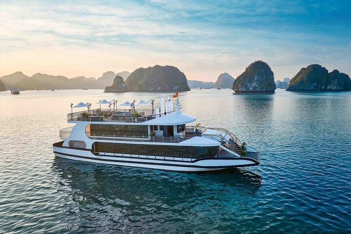 居心地の良いハロン湾日帰り旅行、ビュッフェ式ランチ付きの 5 つ星クルーズ