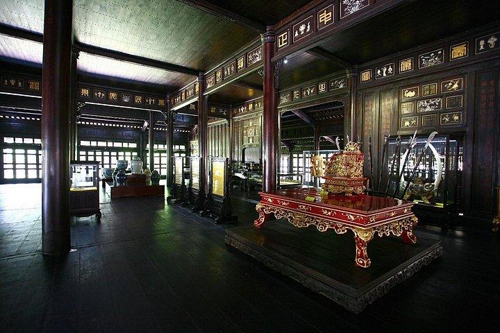 Hue Imperial Citadel Walking Tour – Small Group & Expert Guide