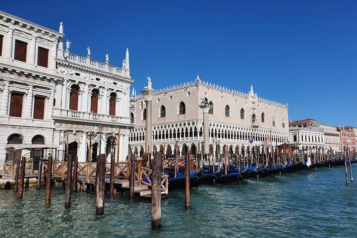 Tour Accompanied by St. Mark's Square and Rialto Bridge
