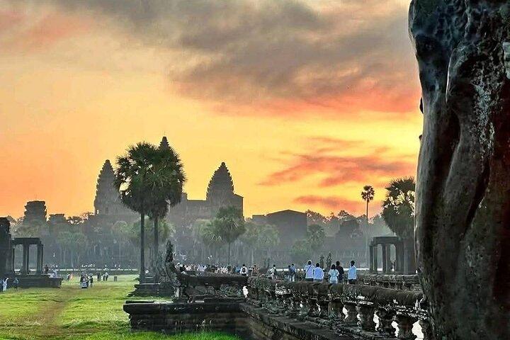 Siem Reap : Angkor Wat Sunrise Tour met vintage jeep