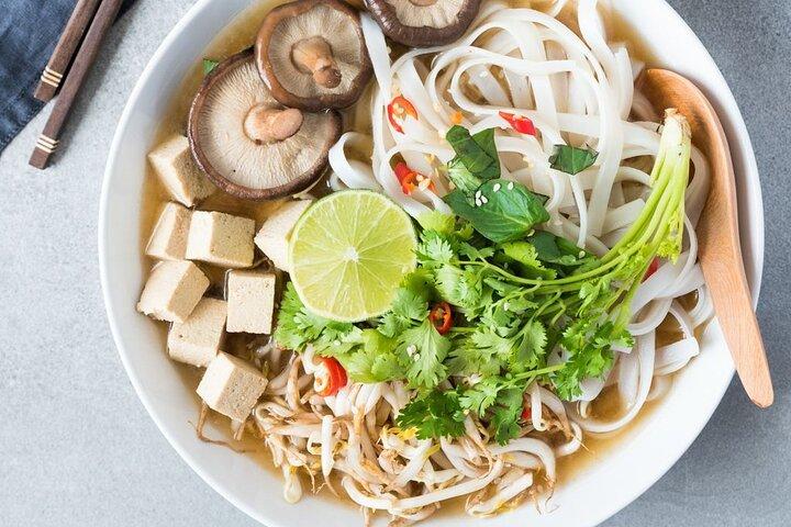 Hoteller i nærheden af Rose Kitchen Hanoi: Trấn Quốc Pagoda Visit & CSR Cooking Class