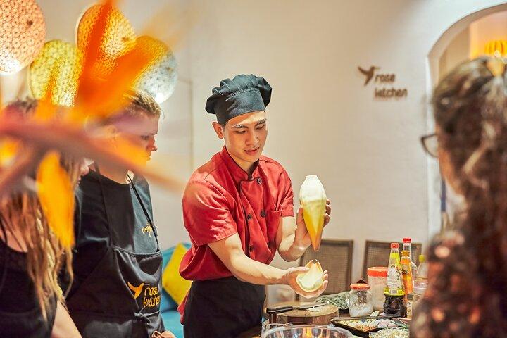 Hoteller i nærheden af Rose Kitchen Hanoi: Trấn Quốc Pagoda Visit & CSR Cooking Class