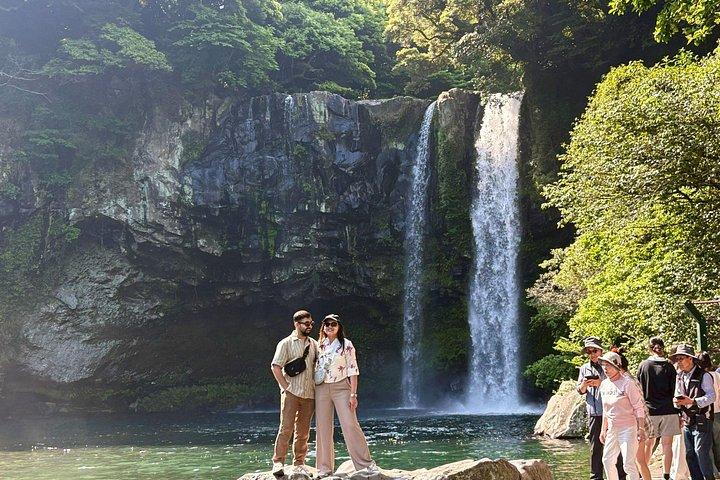 ヨット、滝、ハッラ山など済州南部小グループツアー