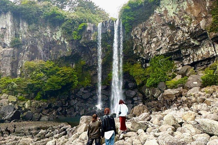 ヨット、滝、ハッラ山など済州南部小グループツアー