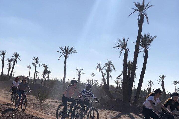 Cykeltur i Marrakesh ørkenen