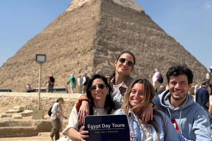 Cairo Layover Tour: Pyramids, Sphinx & GEM with Egyptologist