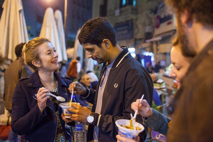 Cairo Downtown Walking & Street Food Tour med lokal guide