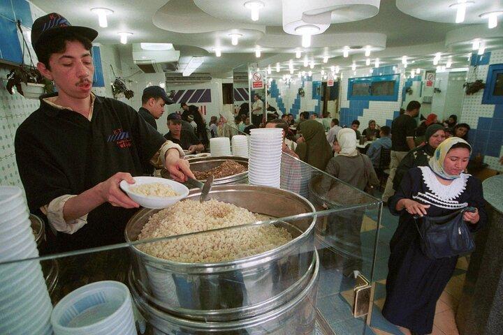 カイロのウォーキングフードツアー 市場での試食と地元の味
