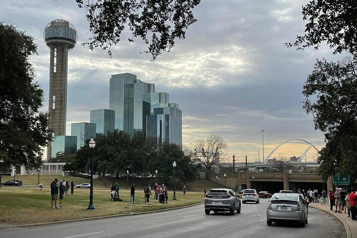 65 Minutos JFK Assassination Walking e Van Tour