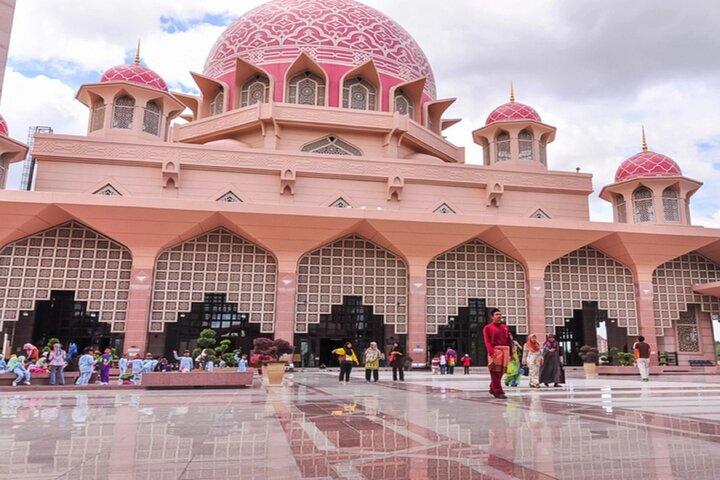 Excursion privée d'une demi-journée à Putrajaya avec croisière sur le lac
