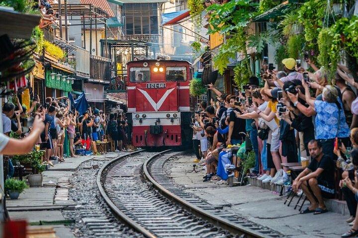 Hanoi: Incense Village, City Tour & Train Street, em Hanoi