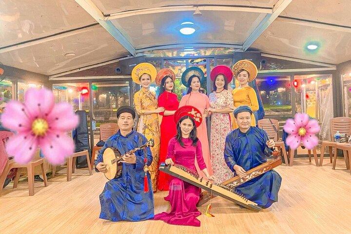 Hue Cyclo Night Adventure mit Street Food und Folk Music Boot