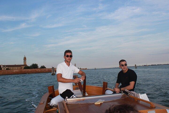 Explore Murano, Burano e Torcello em um bragozzo semiprivado