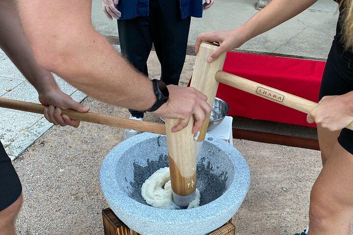仏教寺院で高山餅つき体験