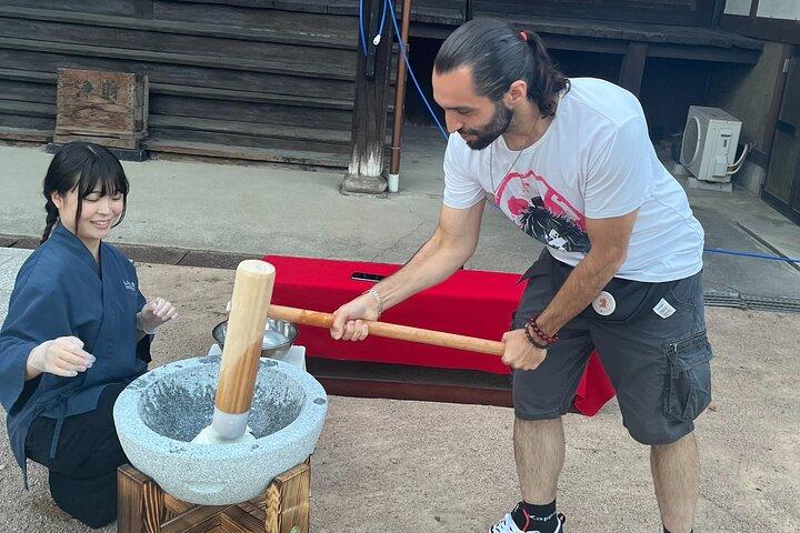 仏教寺院で高山餅つき体験