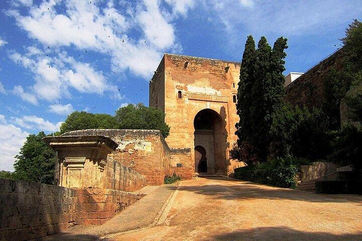 Tour a pie por la Alhambra