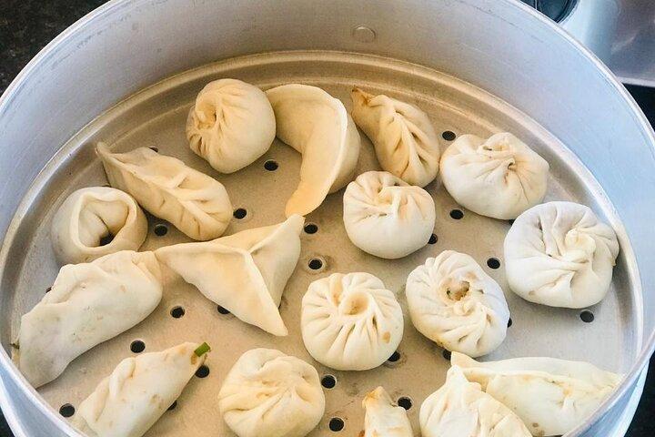 伝統的なネパールのモモ作り教室