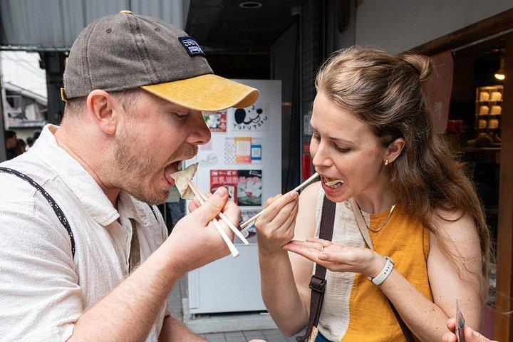 和牛と餅＆もっと秘密の10の味を味わう京都フードツアー