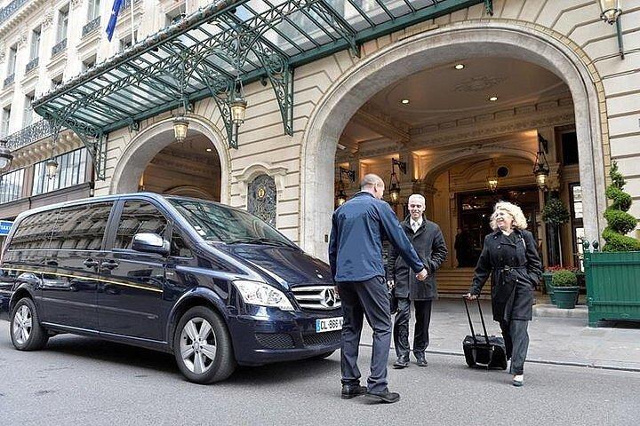 Privévertrek Transfer van Parijs naar CDG, ORLY, BVA Luchthavens