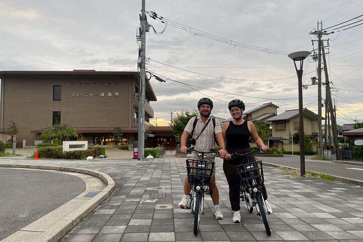ONLY YOU IN THE Bamboo Forest! 地元の人と4時間のE-bikeツアー