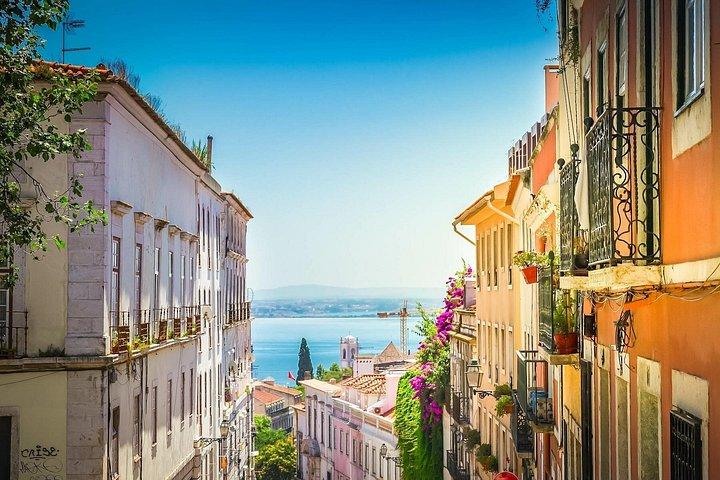 Porto to Lisbon Private Transfer with 2hours Optional Sightseeing