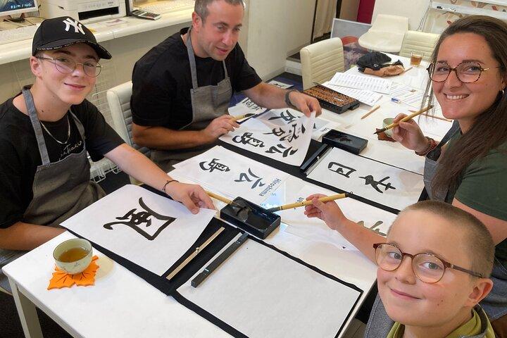 Hiroshima JapaneseCalligraphyWorkshop in de buurt van PeaceMemorialPark