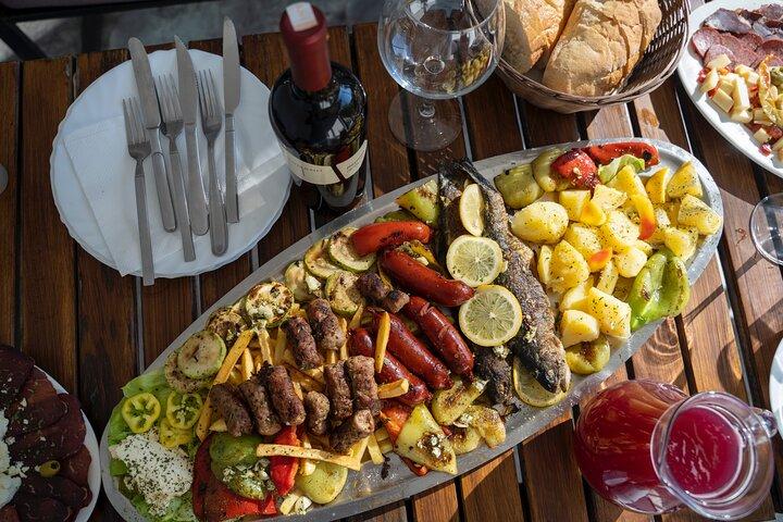 Nature's Table : Flussfahrt mit Weinprobe und Grillabend Mostar
