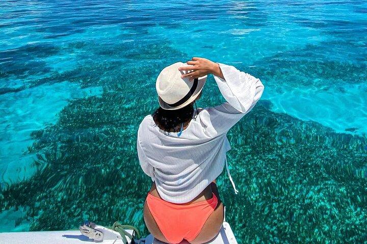 Isla Mujeres Aventura en Catamarán de Día Completo desde Cancún