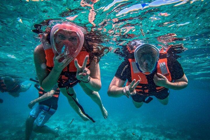 Catamarano Isla Mujeres con boccaglio, pranzo e bevande illimitate