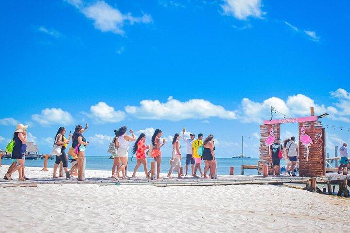 Catamarano Isla Mujeres con boccaglio, pranzo e bevande illimitate