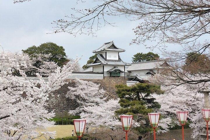 兼六園と金沢城散策ツアー