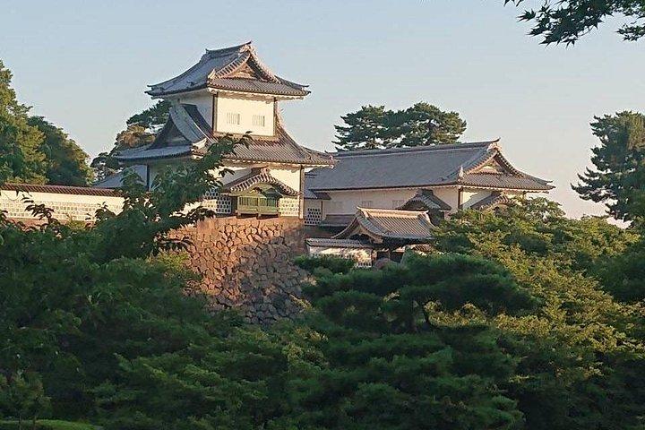 兼六園と金沢城散策ツアー