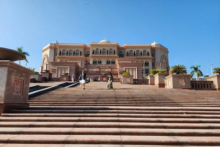 Excursão privada de trânsito noturno Grand Mosque Corniche e mais