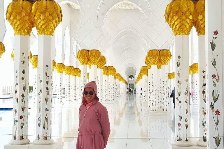 Excursion privée d'une demi-journée à Abu Dhabi Aladin: Souks, Mosquée, & Ferrari