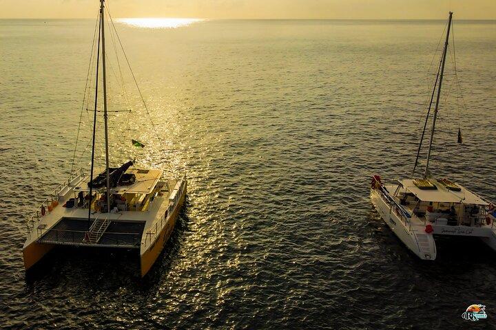 Negril Catamaran Sunset Cruise com snorkeling, bebidas e DJ