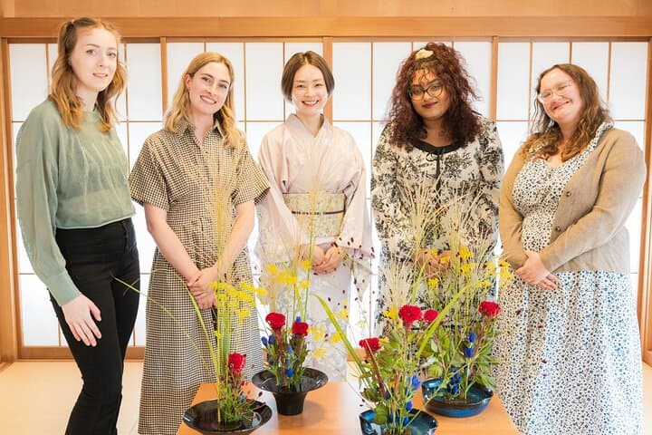 Ikebana Wellness Experience in Tokyo near Shinjuku