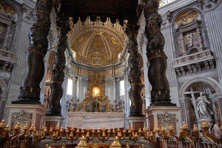 Visite privée de la basilique Saint-Pierre Montée du dôme et tombeaux pontificaux