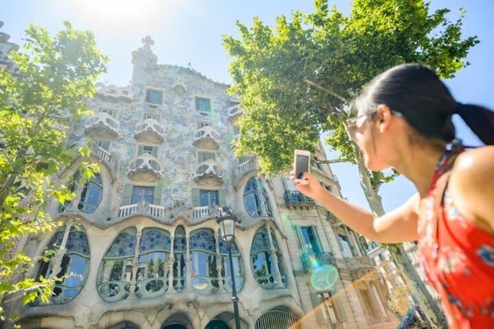 Barcelona Pass: La Sagrada, Casa Batllo, Transport & 40+ Sights