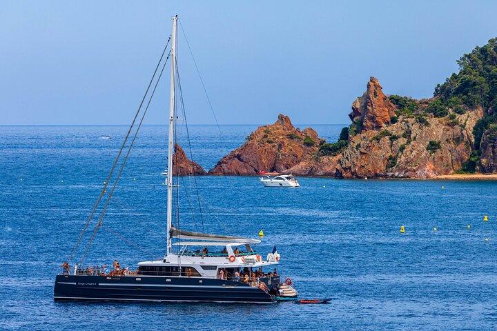Catamaran au départ de Cannes