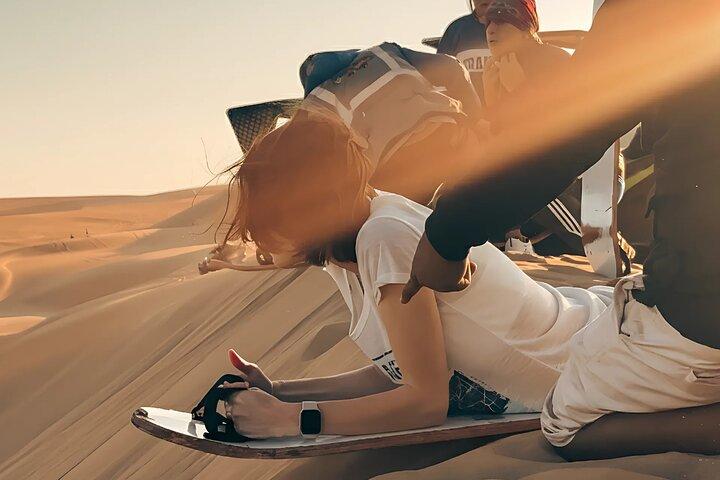 Pôr do sol em um buggy em Huacachina