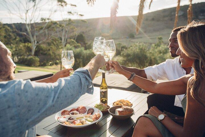 Auckland : Waiheke Island Weintour + Verkostungen & Mittagessen am Strand