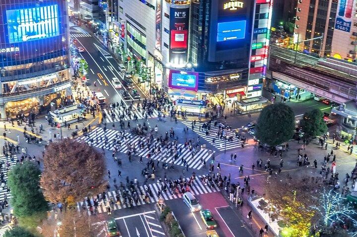 渋谷でリアルアニメ文化ツアー：食とショッピング＆ゲームの楽しさ