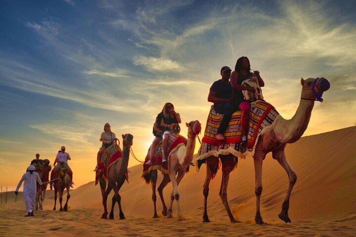 Safari nel deserto di Dubai con Dune Bashing, giro in cammello e cena barbecue