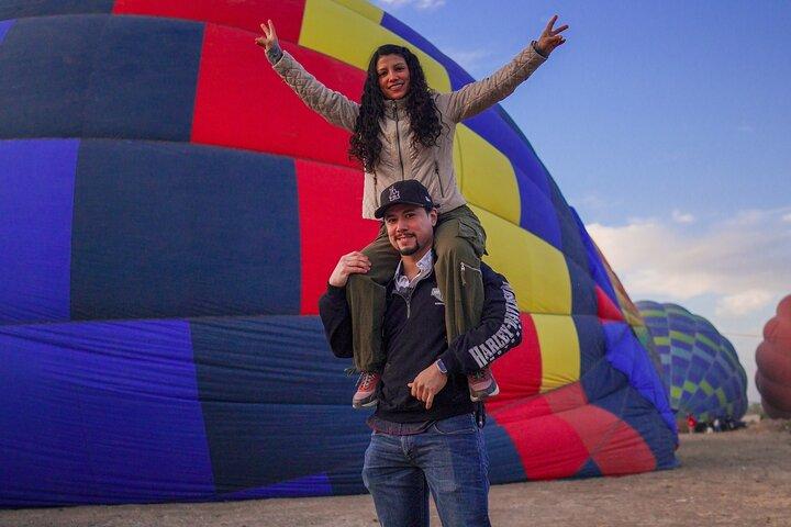 Luftballonflyvning + morgenmad i en naturlig hule + pyramider + afhentning