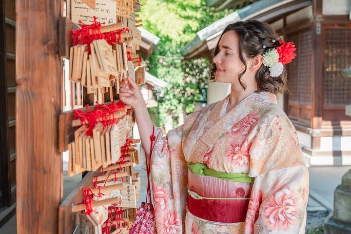 1-Day Kimono/Yukata Experience in Osaka – Enjoy Day & Night