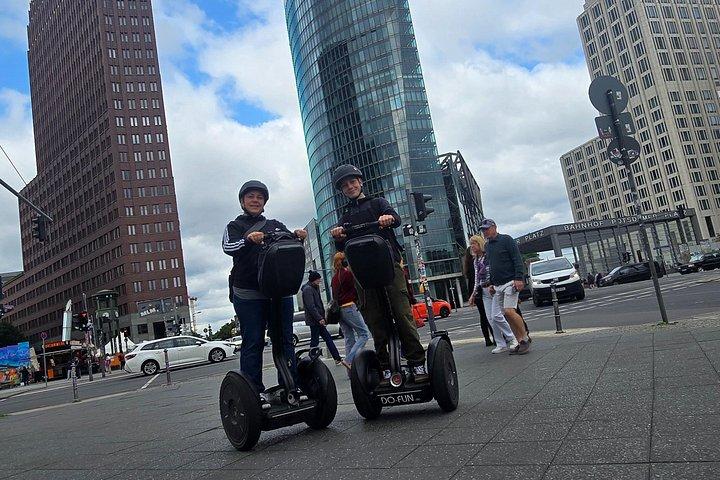 ベルリン市内中心部を巡る2.5時間のセグウェイツアー
