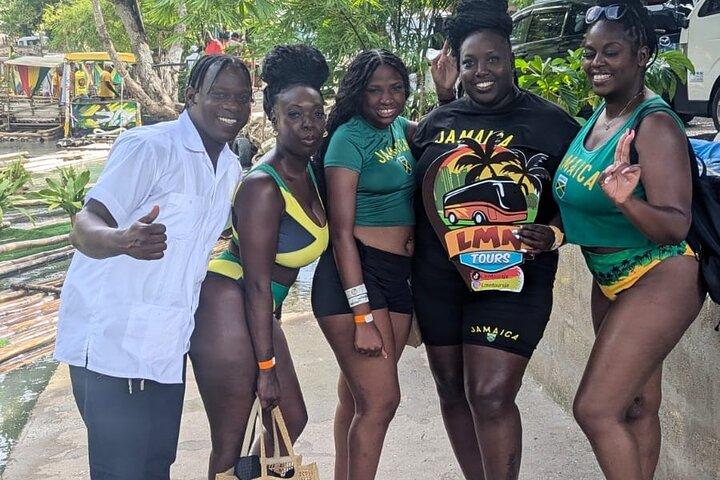 Dunns River Falls and Bamboo Rafting Tour Privado