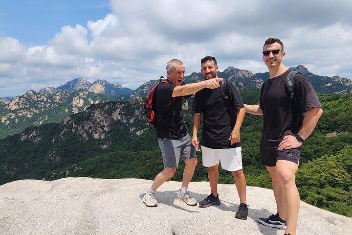 Escursione ed esplora la meraviglia del Parco Nazionale di Bukhansan con escursionisti professionisti (incluso il pranzo)