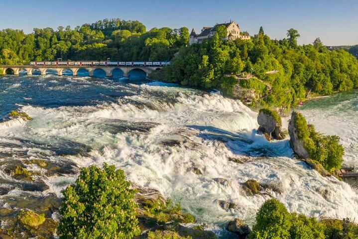 Excursión de un día a las Cataratas del Rin y Stein am Rhein desde Zúrich con guía